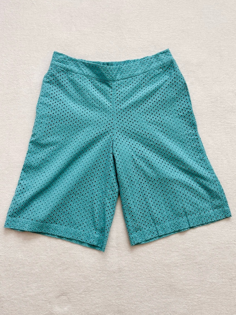 Isaac Mizrahi 100% Eyelet Bermuda Shorts Women’s Size 10
